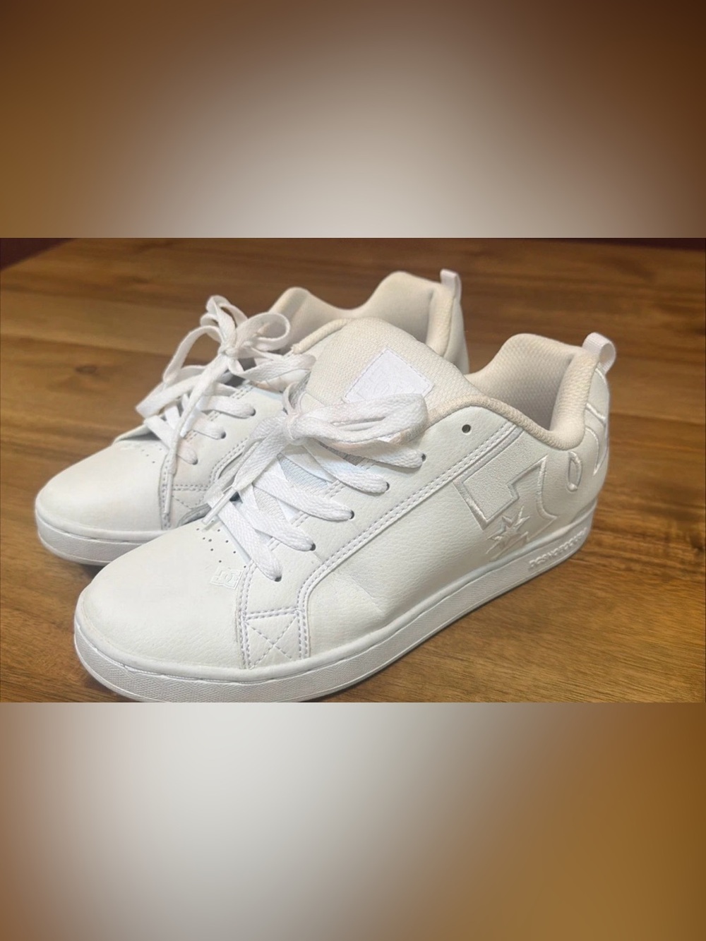 Women’s DC Shoes white DC Court Graffik White On White Sz 9